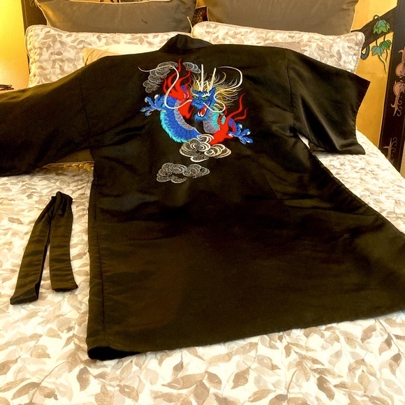 Embroidered “Japanese Dragon” Kimono Robe - Vintage - Picture 9 of 13